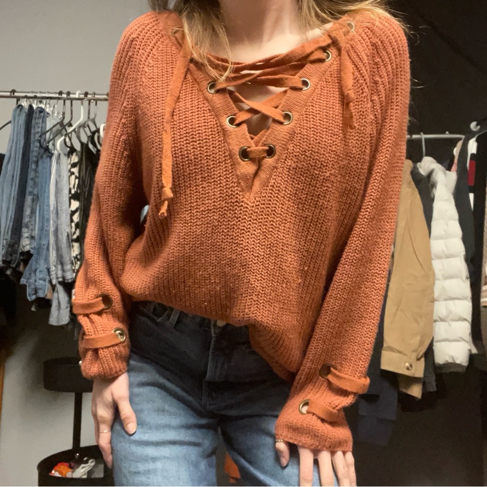 Cotton. Good material. Miracle, Los Angeles. 55% Cotton. Oversized sweater.